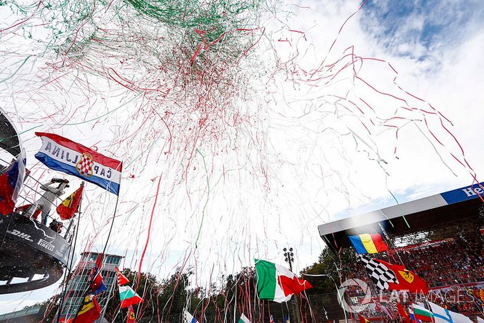 La celebración en el podio de Monza