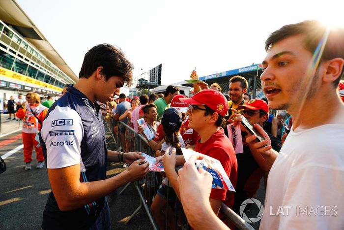 Lance Stroll, Williams Martini Racing,  con aficionados