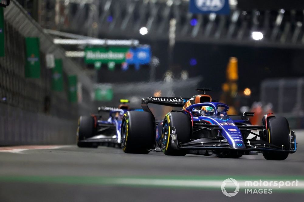 Alex Albon, Williams FW45, Logan Sargeant, Williams FW45