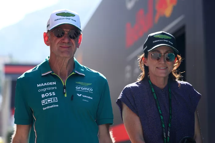 Adrian Newey, Director Técnico de Aston Martin F1y su esposa Amanda Newey