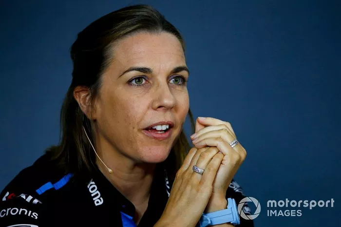 Williams: No foco está Virginia Williams, esposa de Frank e mãe de Claire, e o papel que ela desempenhou no sucesso da família. Entrevistas com Nigel Mansell e Sir Patrick Head, entre outros, ajudam a dar vida à história de uma verdadeira empresa familiar.