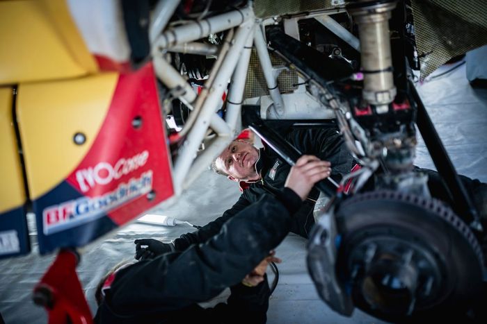 Works on the car of #200 Toyota Gazoo Racing Toyota: Nasser Al-Attiyah, Mathieu Baumel