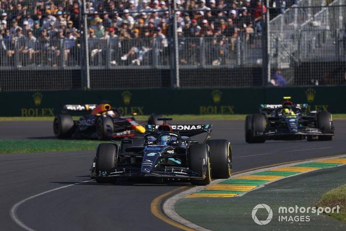 George Russell, Mercedes F1 W14, Lewis Hamilton, Mercedes F1 W14, Max Verstappen, Red Bull Racing RB19