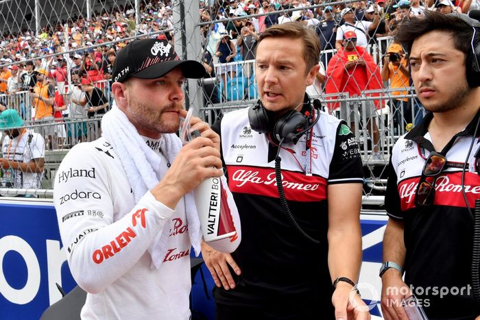 Valtteri Bottas, Alfa Romeo F1 Team, en la parrilla de salida