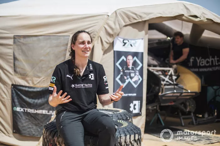 Molly Taylor, Rosberg X Racing, en pits