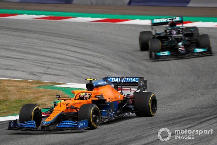 Lando Norris, McLaren MCL35M, Lewis Hamilton, Mercedes W12