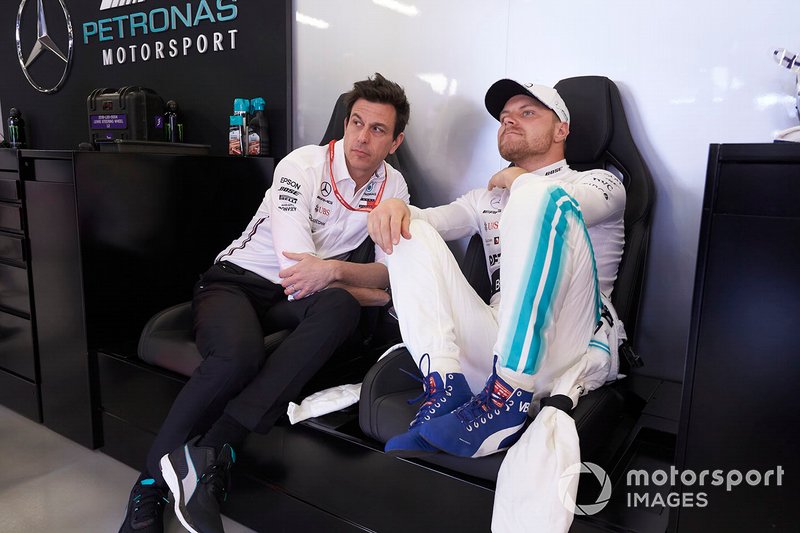 Toto Wolff, Direktör, Mercedes AMG ve Valtteri Bottas, Mercedes AMG F1