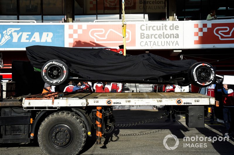 Болід Кімі Райкконена Alfa Romeo Racing C38 повернули на піт-лейн