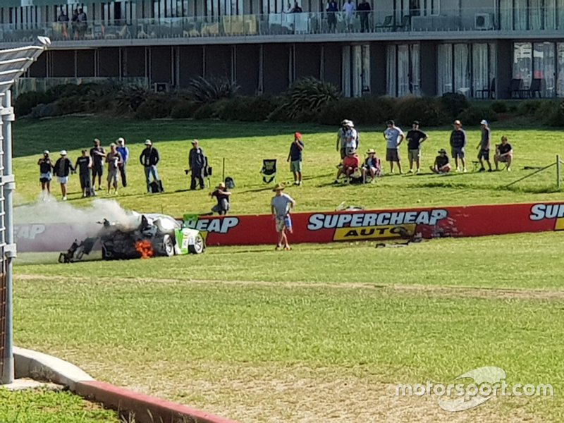 Fans near Black Swan Racing Porsche 911 GT3-R: Tim Pappas, Jeroen Bleekemolen, Marc Lieb after the crash