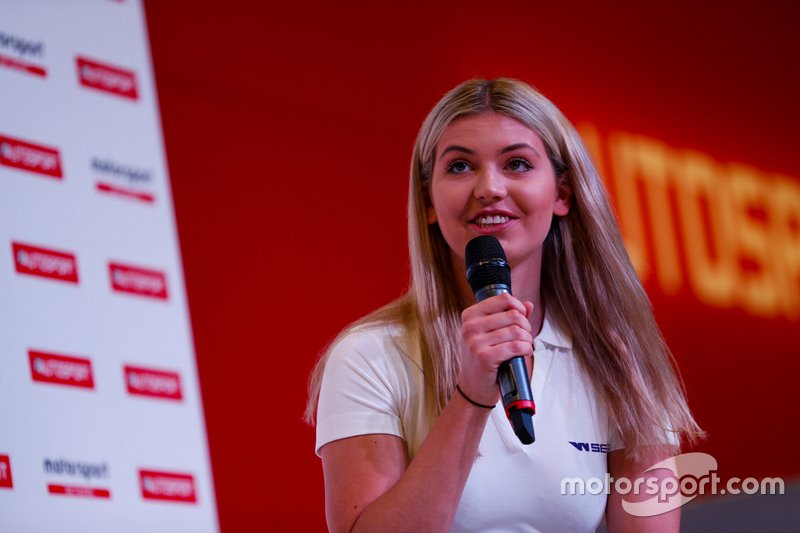 <img class="ms-flag-img ms-flag-img_s1" title="United Kingdom" src="https://cdn-7.motorsport.com/static/img/cf/gb-3.svg" alt="United Kingdom" width="32" /> Esmee Hawkey, 20 años