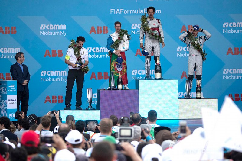 Race winner Lucas Di Grassi, Audi Sport ABT Schaeffler celebrates on the podium with Antonio Felix da Costa, BMW I Andretti Motorsports, 2nd position, Edoardo Mortara, Venturi Formula E, 3rd position, his race engineer Markus Michelberger