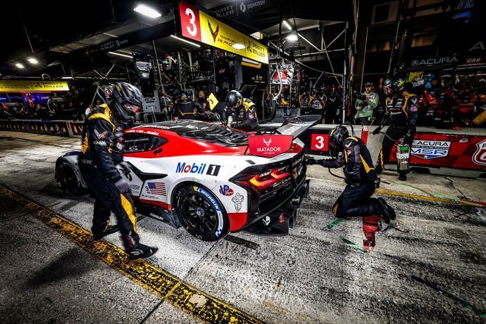 #3 Corvette Racing by Pratt Miller Motorsports Corvette Z06 GT3.R: Antonio Garcia, Alexander Sims, Marvin Kirchhöfer