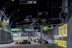 Nico Hulkenberg, Renault Sport F1 Team RS17, Sergio Perez, Sahara Force India F1 VJM10, Jolyon Palme