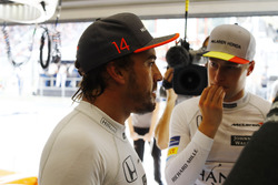 Fernando Alonso, McLaren; Stoffel Vandoorne, McLaren