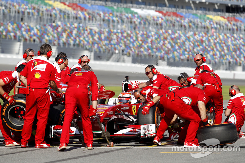 Pit stop, Kimi Raikkonen, Ferrari F60