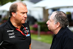 Заступник керівника Sahara Force India F1 Боб Фернлі, президент FIA Жан Тодт