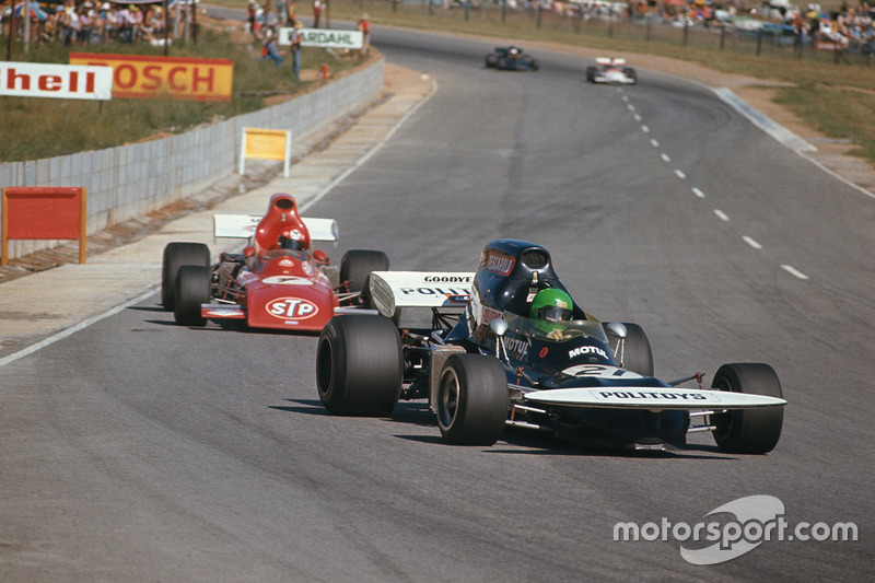 Henri Pescarolo, March 721 Ford delante de Niki Lauda, March 721 Ford