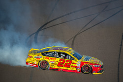 Sieger Joey Logano, Team Penske, Ford