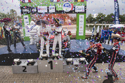 Podium: 1. Kris Meeke, Paul Nagle, Citroën World Rally Team; 2. Sébastien Ogier, Julien Ingrassia, M