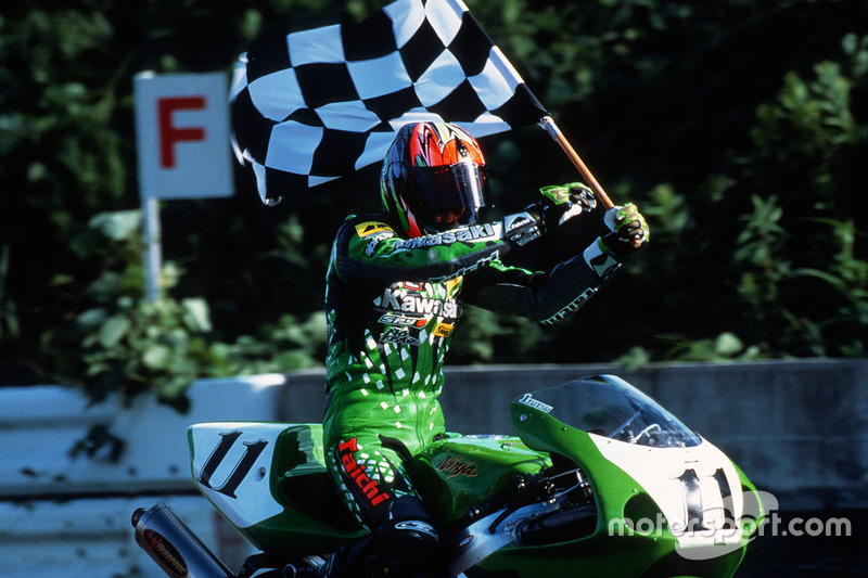 #33 Sugo 2000 - Hitoyasu Izutsu (ZX-7RR)