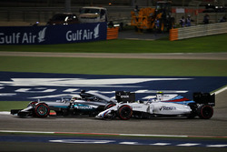 Lewis Hamilton, Mercedes AMG F1 Team W07 en Valtteri Bottas, Williams FW38