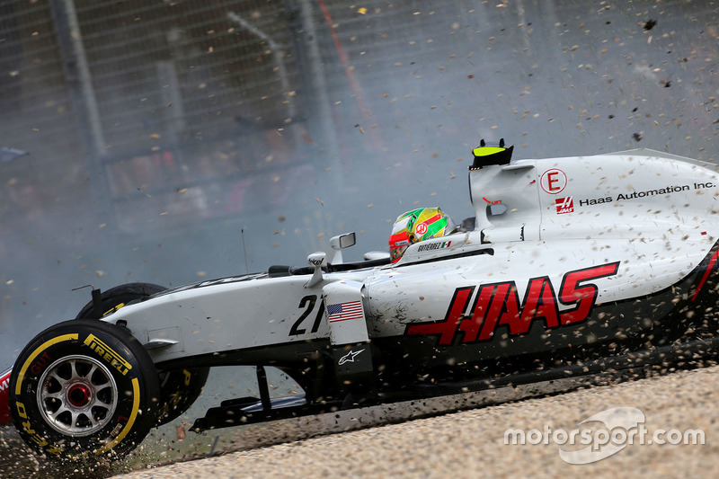 Esteban Gutierrez, Haas F1 Team VF-16 im Kies