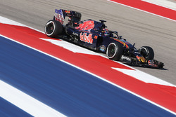 Daniil Kvyat, Scuderia Toro Rosso STR11, mit Cockpitschutz Halo