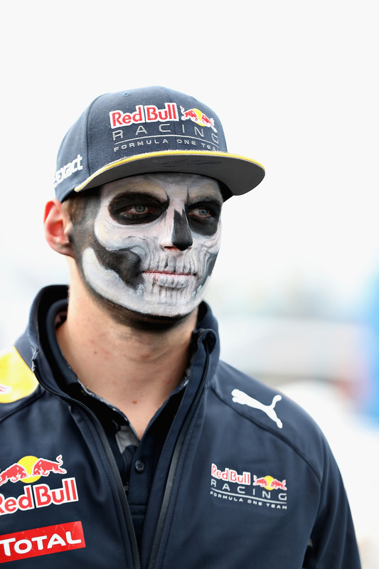 Max Verstappen, Red Bull Racing llega al circuito pintado como catrín del Dia de Muertos