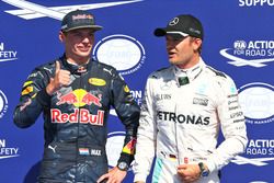 Max Verstappen, Red Bull Racing  celebra su segundo puesto en parc ferme con el ganador de la pole N
