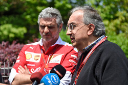 Sergio Marchionne, Presidente de Ferrari y CEO de Fiat Chrysler automóviles y Maurizio Arrivabene, director del equipo Ferrari en la Conferencia de prensa