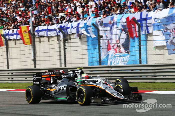 Nico Hulkenberg, Sahara Force India F1 VJM09 y Esteban Gutiérrez, Haas F1 Team VF-16 luchan por la posición