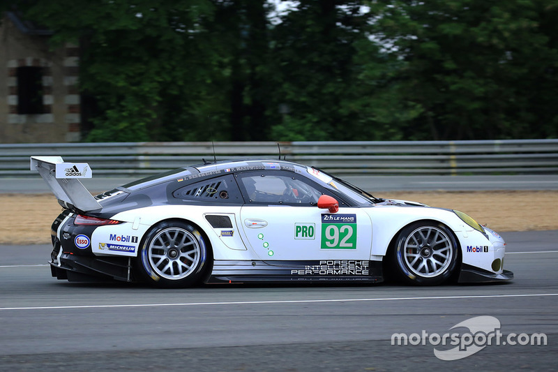 #92 Porsche Motorsport Porsche 911 RSR: Earl Bamber, Frédéric Makowiecki, Jörg Bergmeister