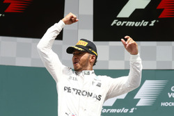 Podio: ganador de la carrera Lewis Hamilton, Mercedes AMG F1
