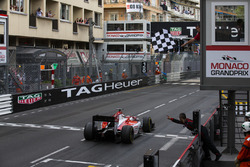 Ganador de la carrera Nobuharu Matsushita, ART Grand Prix