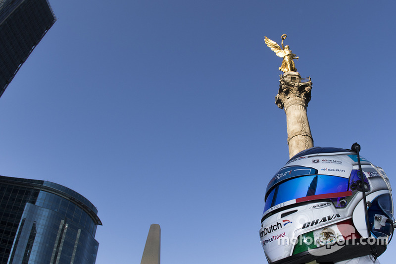 Casco de Salvador Durán, Team Aguri en el Ángel de la Independencia en la Ciudad de México