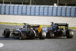 (L to R): Kevin Magnussen, Renault Sport F1 Team RS16 and Sergio Perez, Sahara Force India F1 VJM09