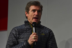 The 2000 Nascar champion Bobby Labonte talks to Henry Hope-Frost on the Autosport Stage