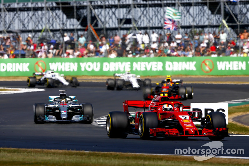 Sebastian Vettel, Ferrari SF71H, Lewis Hamilton, Mercedes AMG F1 W09