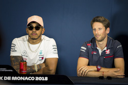 Lewis Hamilton, Mercedes-AMG F1 et Romain Grosjean, Haas F1 lors de la conférence de presse
