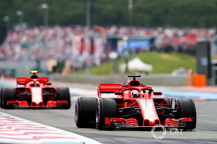 Sebastian Vettel, Ferrari SF71H, por delante de Kimi Raikkonen, Ferrari SF71H