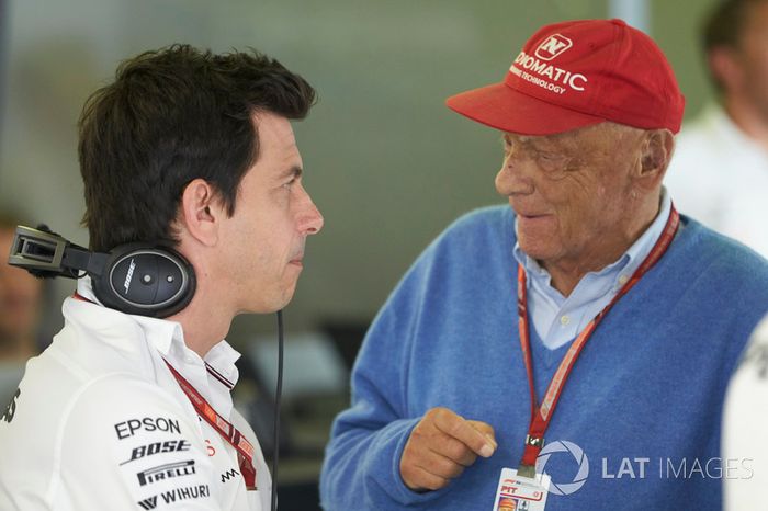 Toto Wolff, Director Ejecutivo (Negocios), Mercedes AMG, y Niki Lauda, Presidente No Ejecutivo, Mercedes AMG