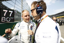 Valtteri Bottas, Williams Martini Racing, met Jonathan Eddolls, Race Engineer
