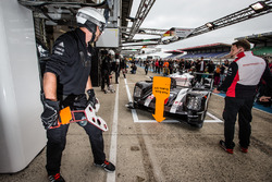 Práctica de pit stop para #1 Porsche Team Porsche 919 Hybrid