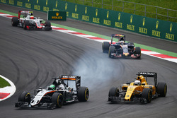 Ніко Хюлькенберг, Sahara Force India F1 VJM09та Кевін Магнуссен, Renault Sport F1 Team RS16