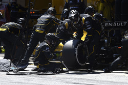 Кевин магнуссен, Renault Sport F1 Team RS16 во время пит-стопа