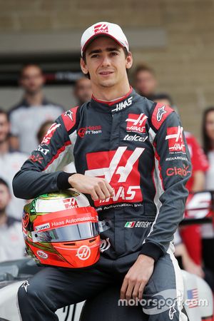 Esteban Gutiérrez, Haas F1 Team en la foto del equipio