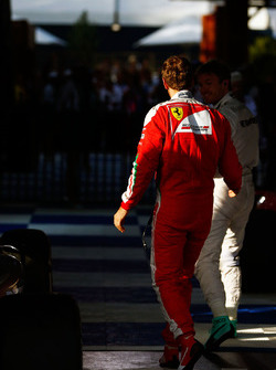 Ganador de la carrera Nico Rosberg, Mercedes AMG F1 celebra en parc ferme con el tercer lugar Sebast