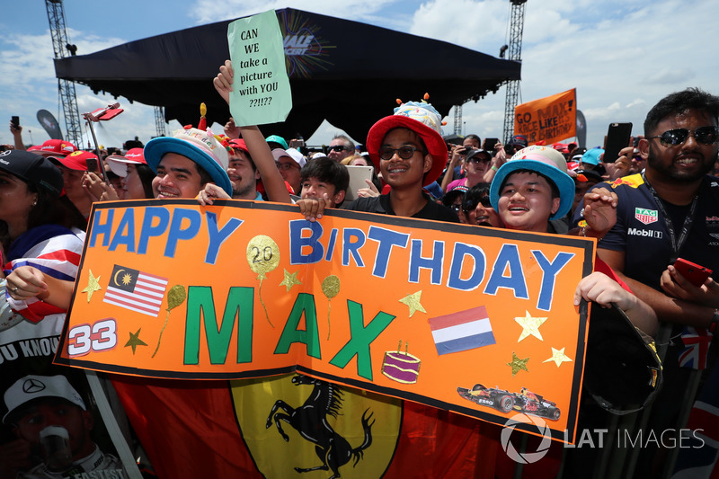 Além disso, é o aniversário de 20 anos de Max Verstappen