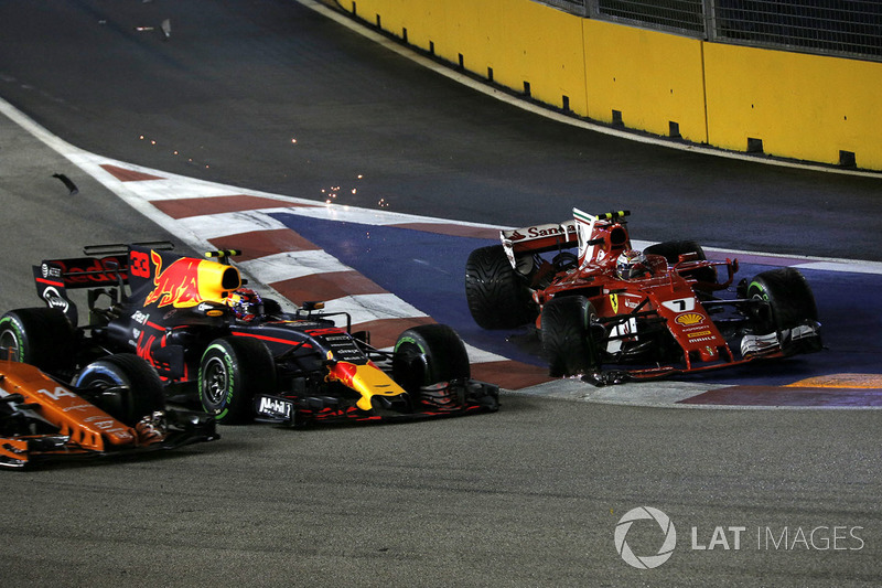 Kimi Raikkonen, Ferrari SF70H, Max Verstappen, Red Bull Racing RB13 ve Sebastian Vettel, Ferrari SF70H ilk tur kaza