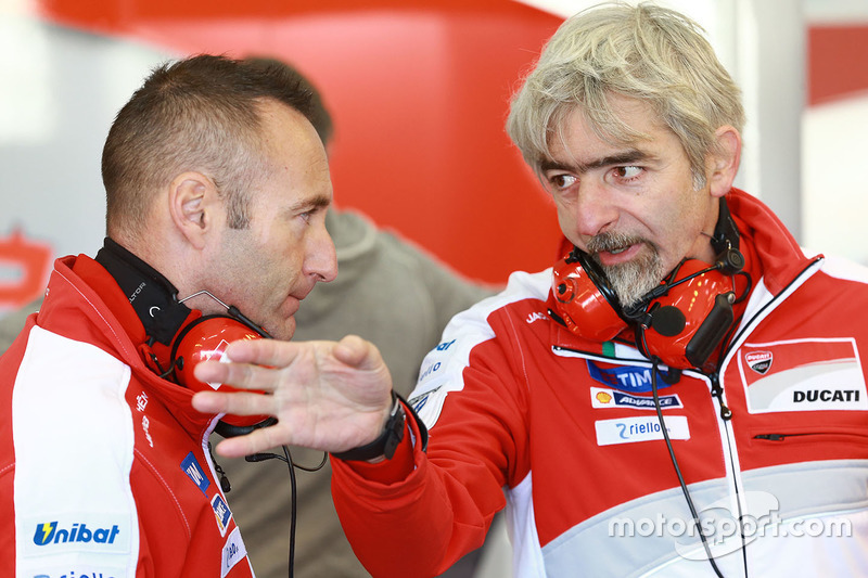 Cristian Gabarrini, jefe del equipo Ducati Team, Gigi Dall'Igna, Director General de Ducati Team